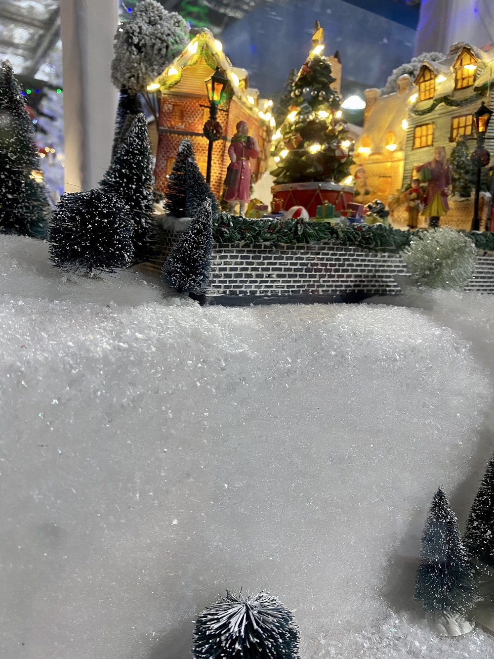 Soft and Fluffy Fake Snow for Snowy Winter Decoration - China Christmas  Decoration and Snow Fluff price