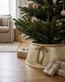62cm Textured Gold & White Christmas Tree Collar With Rope Bow
