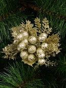 20cm Champagne Berries, Twigs & Mixed Foliage Christmas Tree Stem Pick