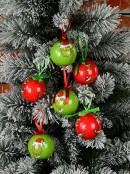 6x 70mm Red & Green Grinch Christmas Baubles With Gift Box