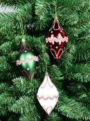 3x 13cm White, Green & Red Oval Finial Baubles With Lace & Glitter Patterns