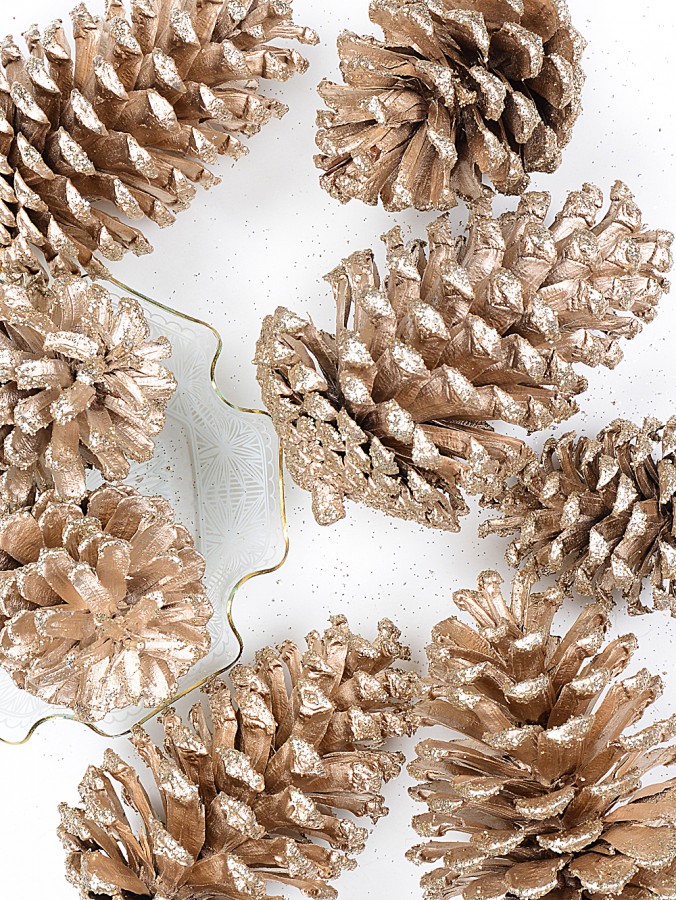 200g Large Champagne Natural Pinecones With Glitter Tips