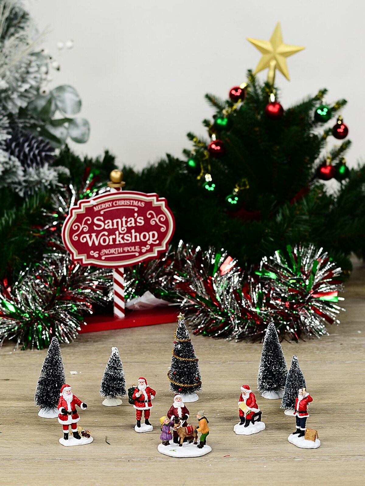 10x Posing Santa Claus & Snowy Pine Village Scene | 11cm Tree — image 2