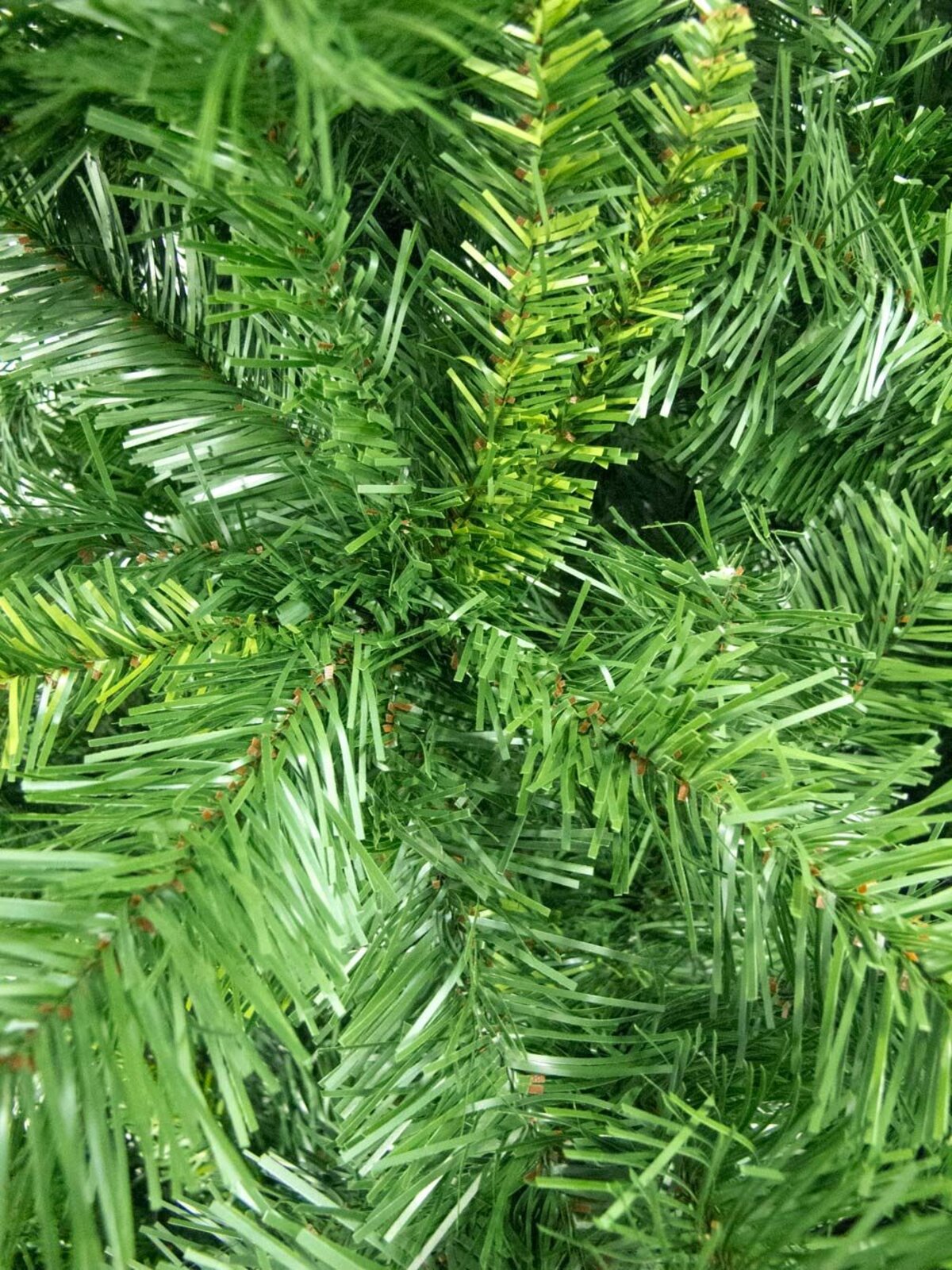 1.8m Eastern Evergreen Artificial Christmas Tree | 717 Tips & Hinged Branches — image 3