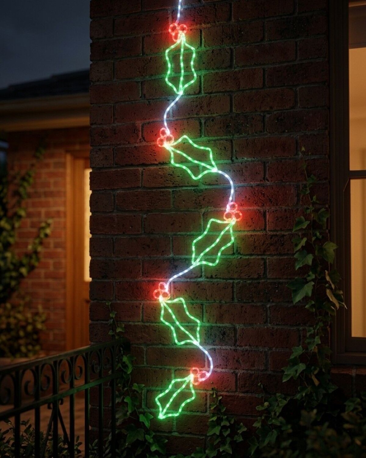 2.9m Dynamic Holly Leaf & Berry Garland Outdoor Christmas LED Light Display — image 4