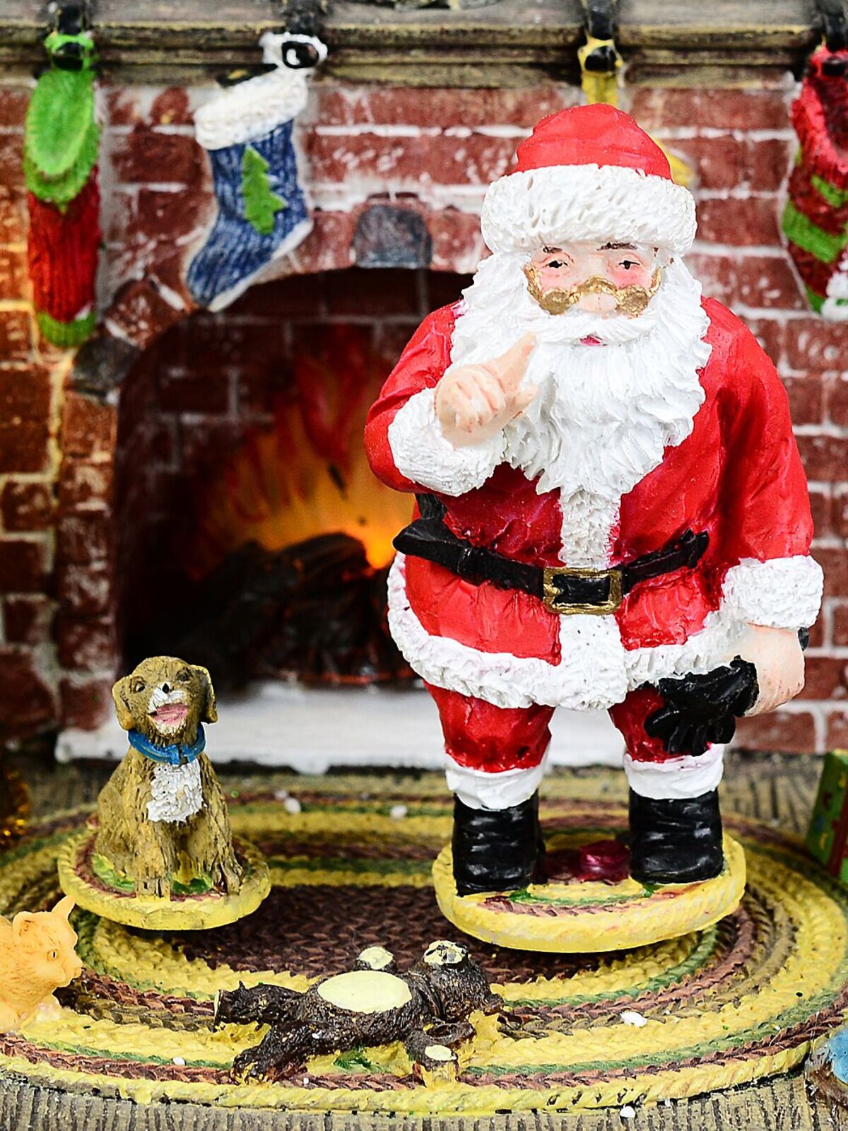 20cm Animated Santa, Toys & Fireplace LED Battery Christmas Village Scene — image 5
