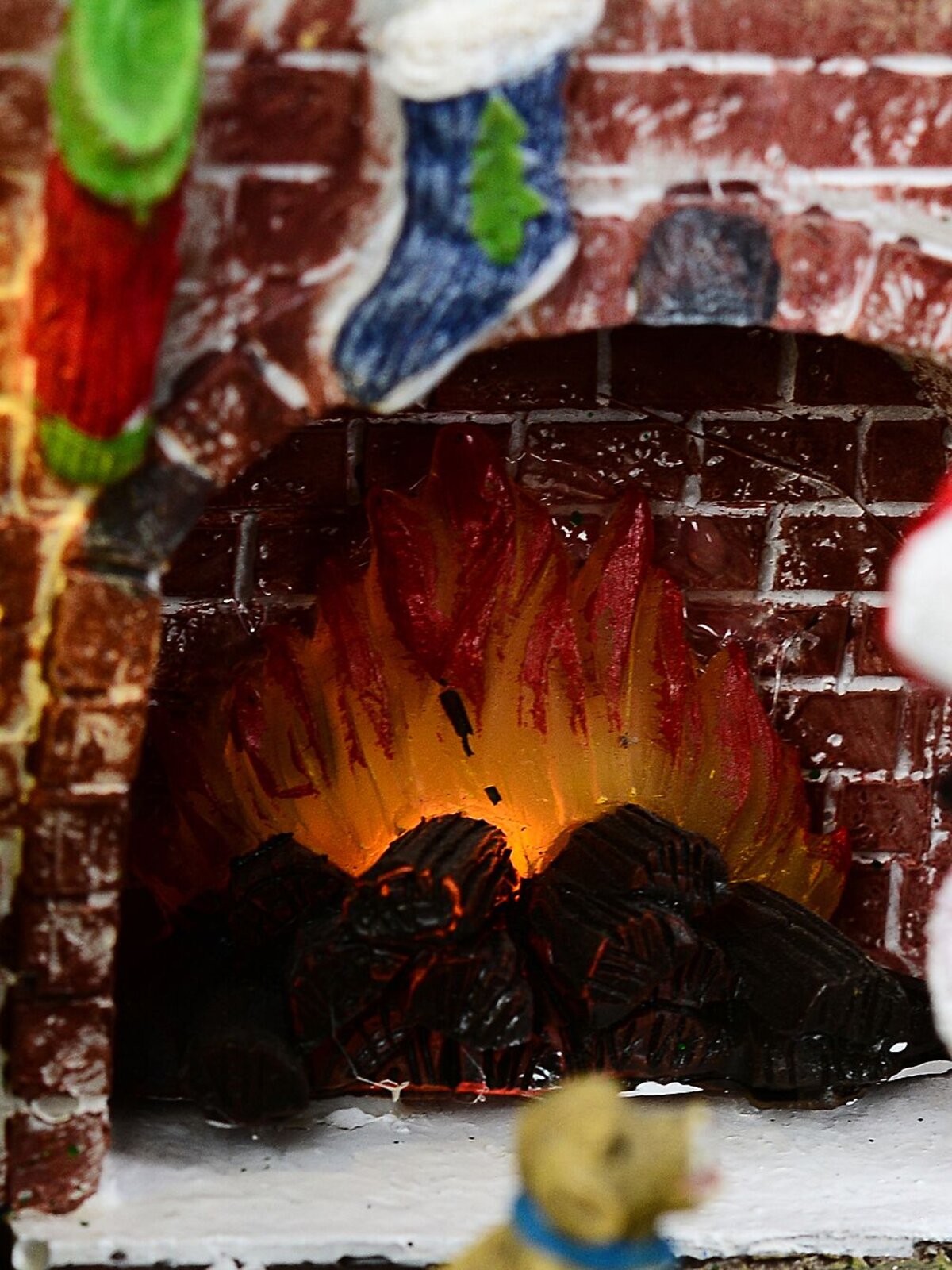 20cm Animated Santa, Toys & Fireplace LED Battery Christmas Village Scene — image 6