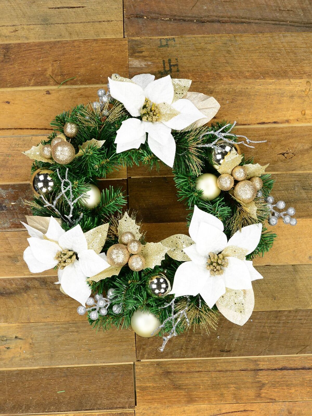 45cm Christmas Wreath With White Poinsettia, Mistletoe, Berries & Gold Baubles — image 5