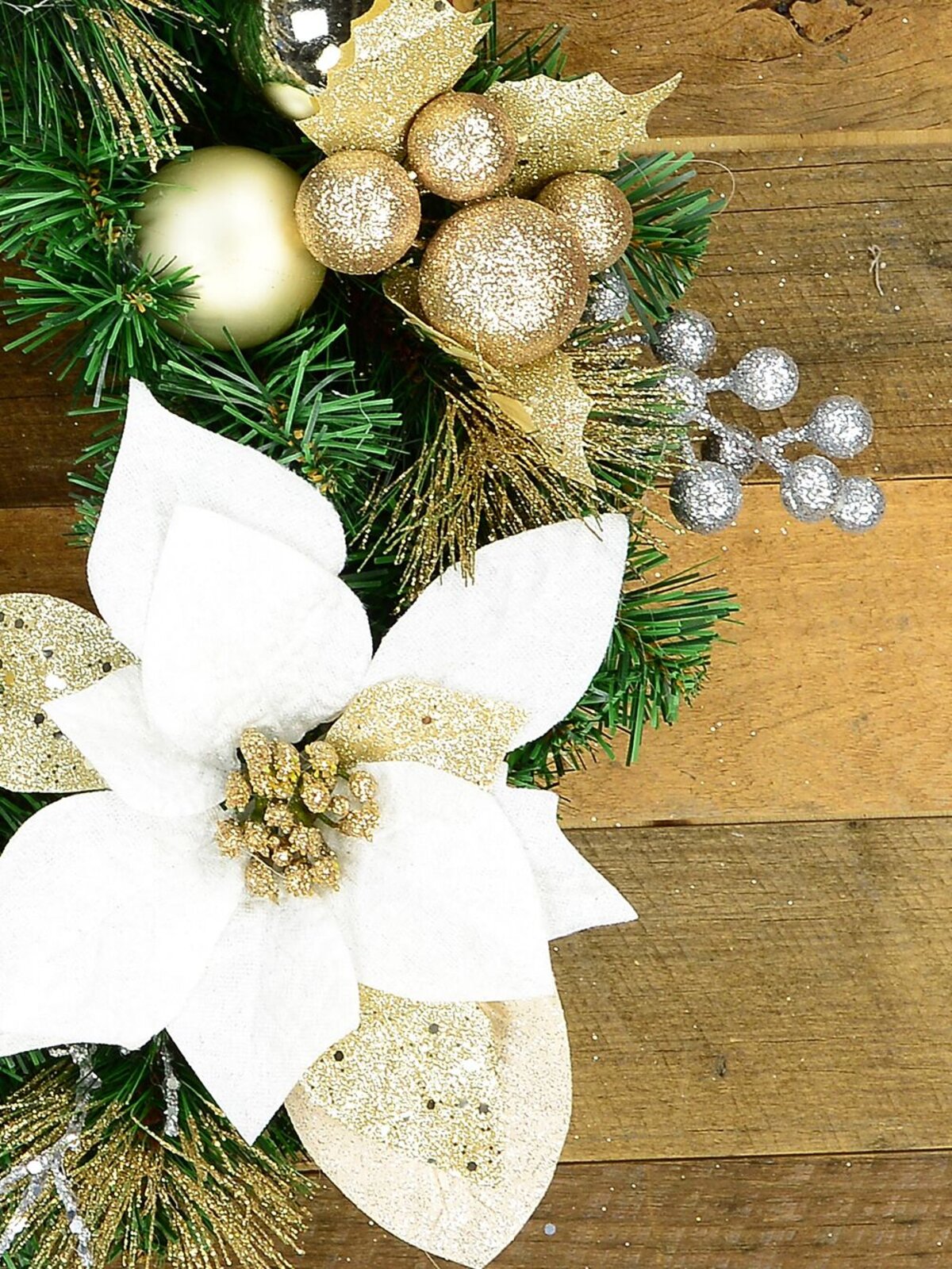 45cm Christmas Wreath With White Poinsettia, Mistletoe, Berries & Gold Baubles