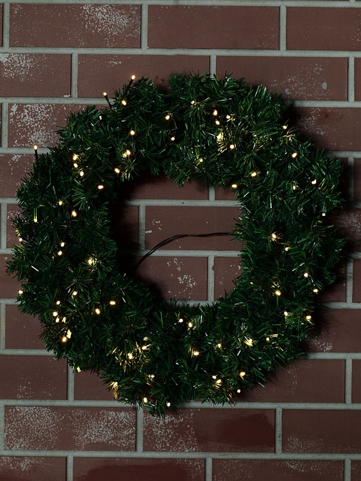 56cm Balsam Fir Needle Pre-Lit Battery Wreath With 235 Tips — image 2