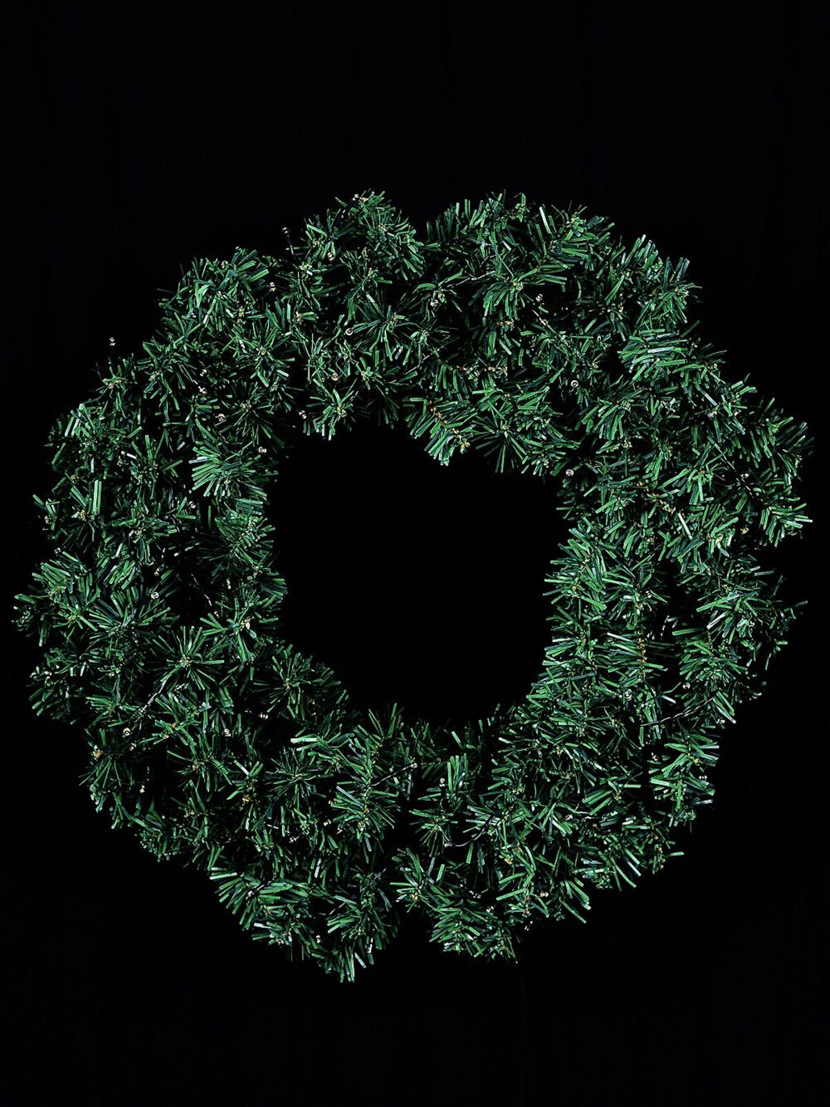 56cm Balsam Fir Needle Pre-Lit Battery Wreath With 235 Tips — image 3