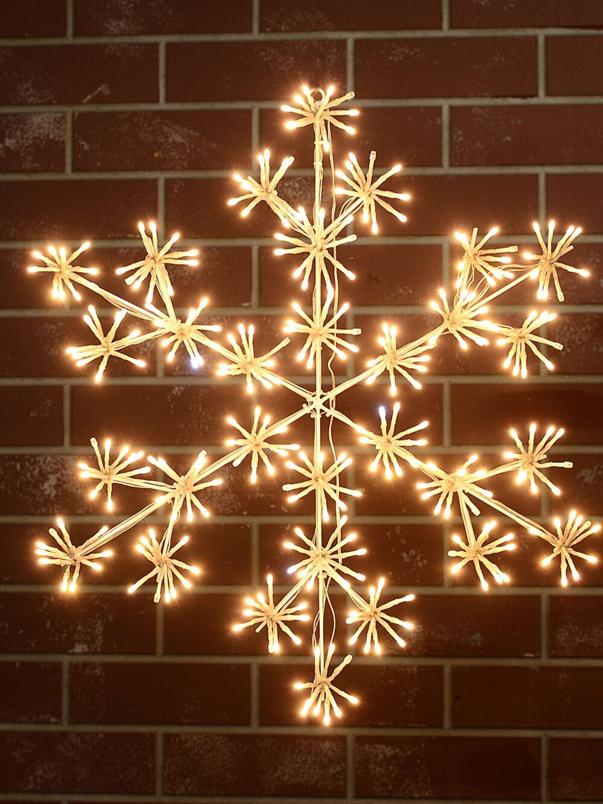 64cm Twinkle Starburst Snowflake Warm & Cool White LED Light Display — image 5