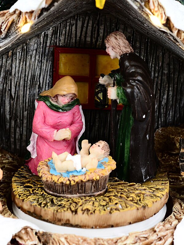 42cm Nativity Tree Stable With Manger & Animated Angel LED Christmas Scene — image 6