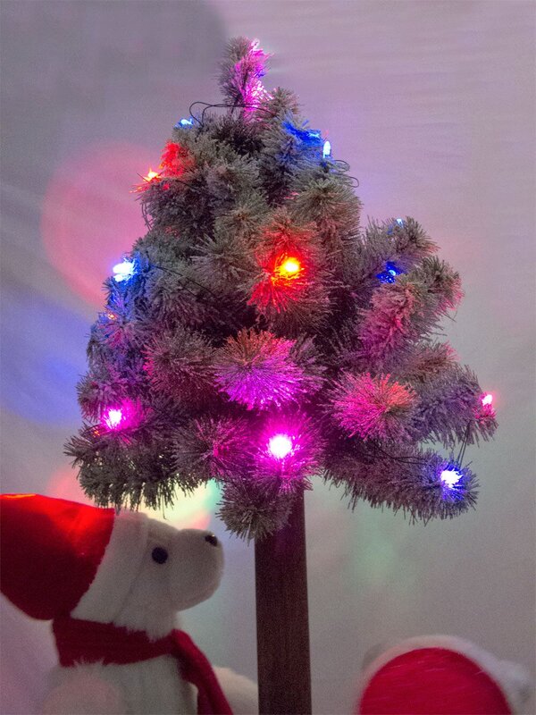 Bears Skating Around Rotating Tree Musical Illuminated Animation - 1.2m — image 10