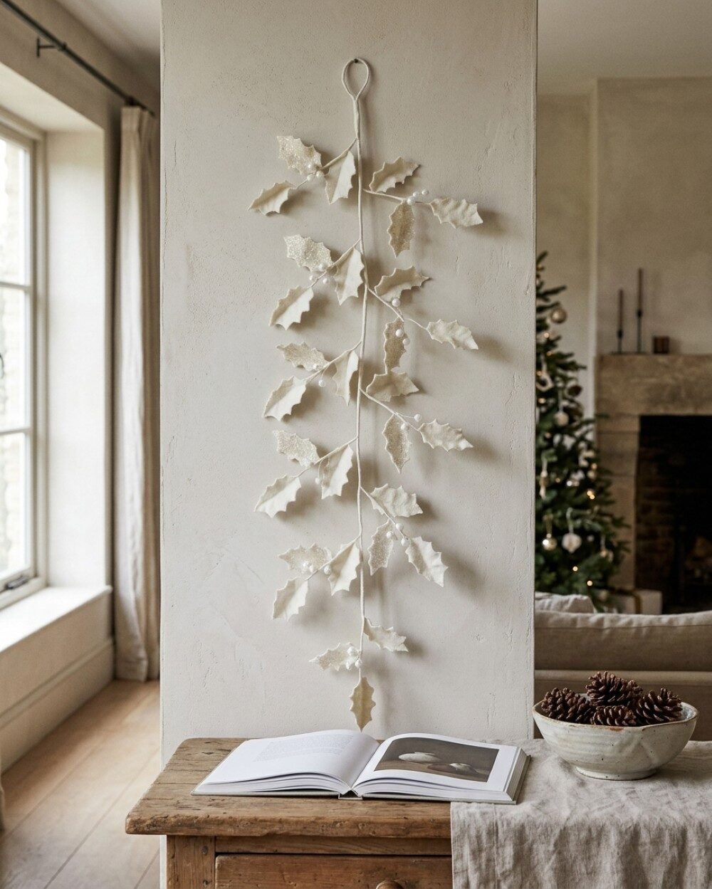 1.2m Pearl White Felt Holly Christmas Vine Garland Silver Glitter & Icicle Details — image 4