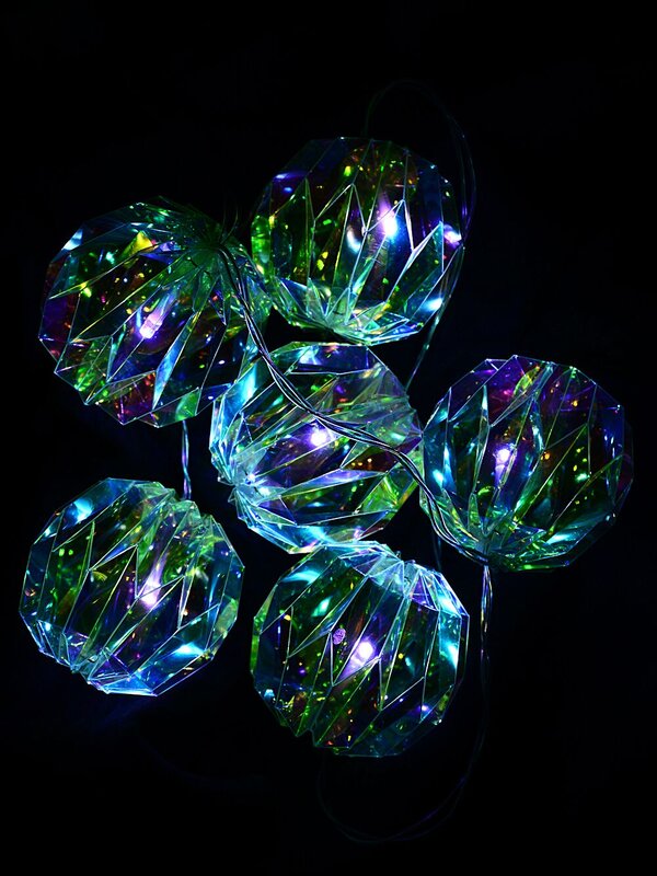15 Cool White LED With Iridescent Geometric Spheres 2 Function | 2.1m